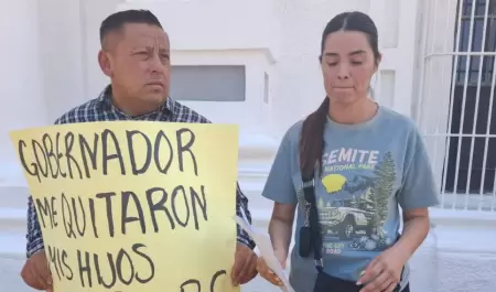 Pareja pide que DIF de SLRC les regrese a sus hijos