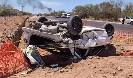Choque volcamiento en carretera a Kino