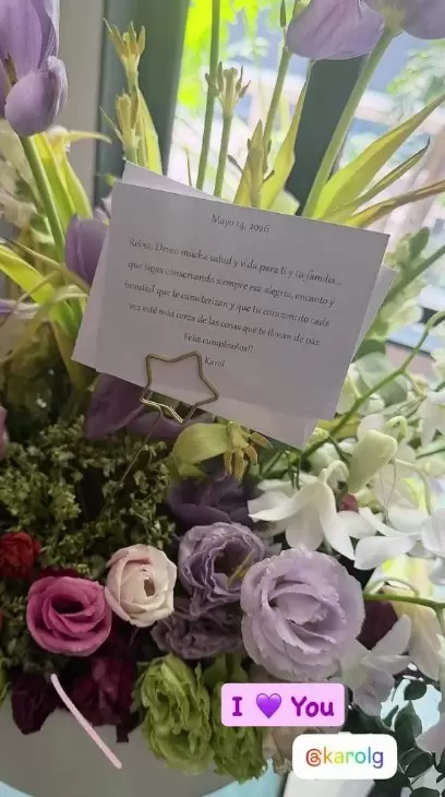 Anahí presume regalo de cumpleaños de Karol G
