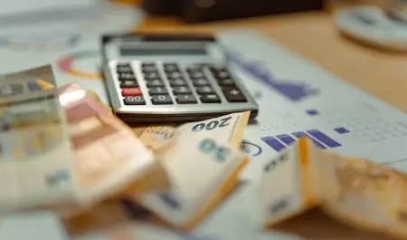 D�ficit fiscal con gasto p�blico improductivo