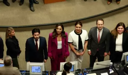 Toma de protesta de varios senadores suplentes