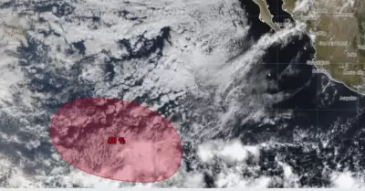 Zona de baja presi�n al suroeste de la pen�nsula de Baja California Sur
