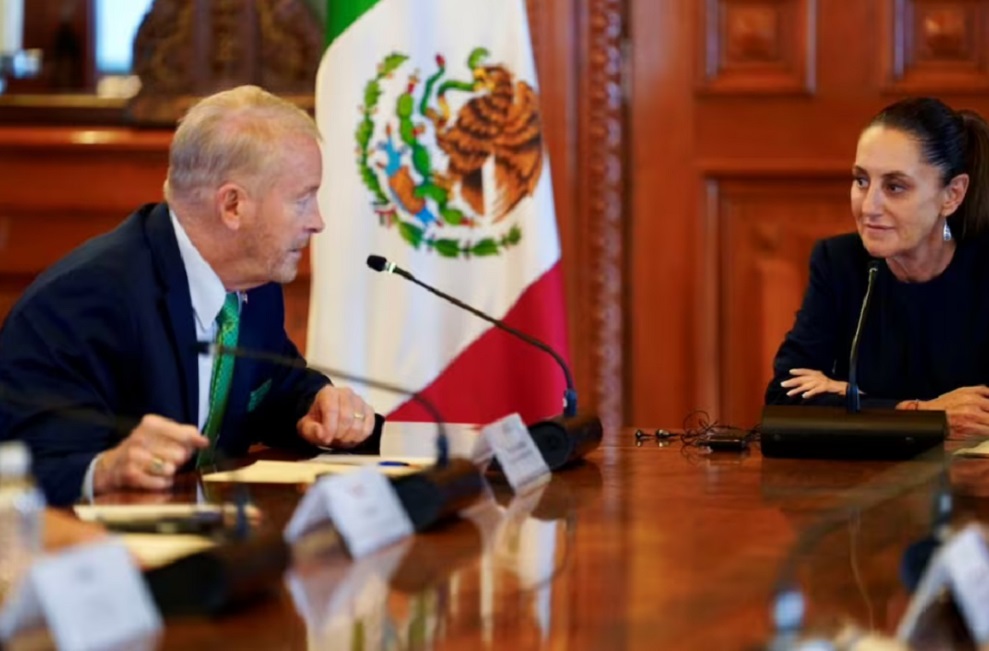 Ronald Johnson sostiene encuentro con Sheinbaum en Palacio Nacional ...