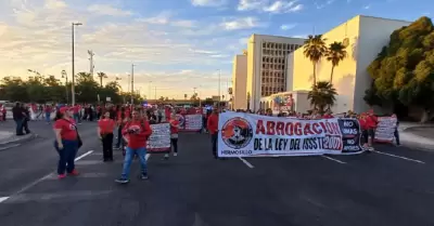 Maestros marchan en Hermosillo.