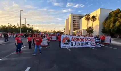 Maestros marchan en Hermosillo.