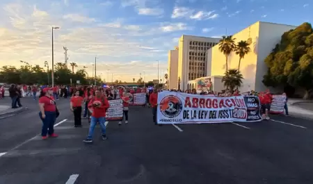 Maestros marchan en Hermosillo.