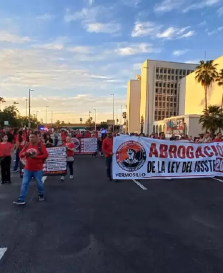 Maestros marchan en Hermosillo.
