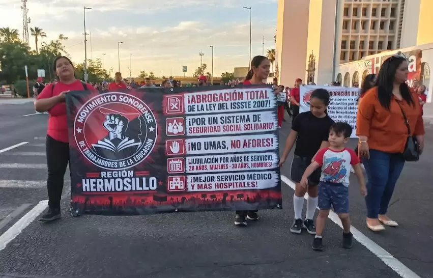 Maestros marchan en Hermosillo.
