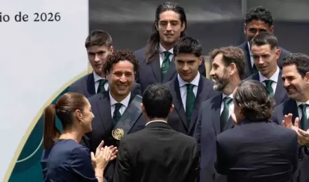 Abanderamiento de la Selecci�n Mexicana de Futbol, encabezado por la presidenta