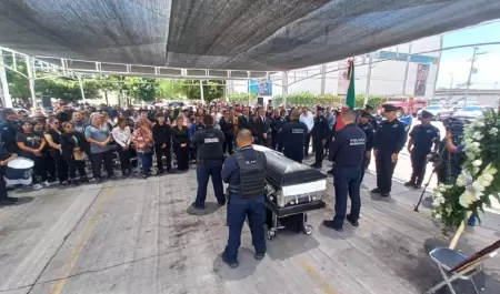 Despiden con honor al polic�a Luis Fernando Molina Avil�s.
