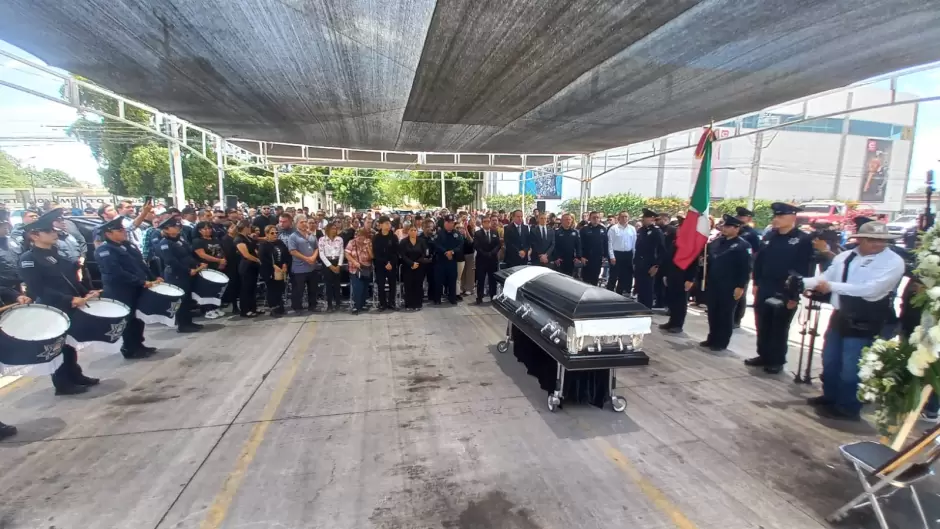 Despiden con honor al policía Luis Fernando Molina Avilés.