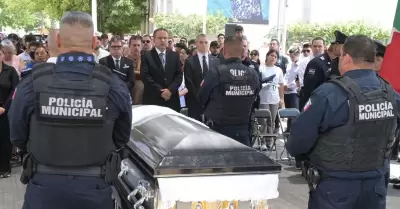 Despiden con honor a Luis Fernando Molina Avil�s.