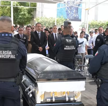Despiden con honor a Luis Fernando Molina Avil�s.
