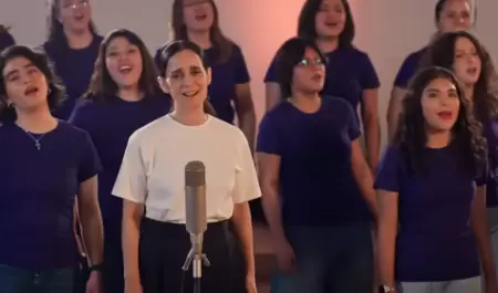 Julieta Venegas, "La ni�a futbolista"