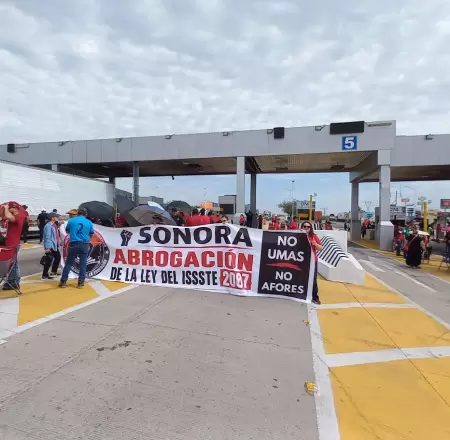 Maestros federales toman caseta de peaje al norte de Hermosillo