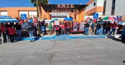 Manifestaci�n en las instalaciones de la Secci�n 28 del SNTE