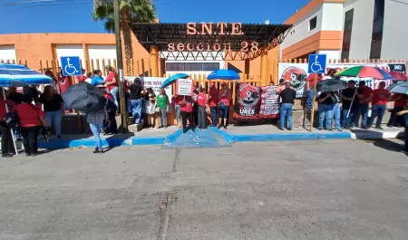 Manifestaci�n en las instalaciones de la Secci�n 28 del SNTE