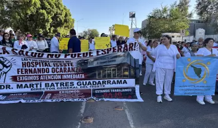 Bloqueo en el bulevar Morelos por personal y derechohabientes del hospital del I