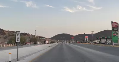 Vecinos cancelan bloqueo de carretera tras regreso de la energ�a el�ctrica