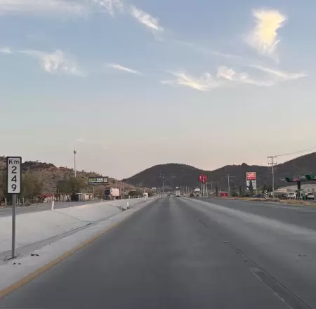 Vecinos cancelan bloqueo de carretera tras regreso de la energ�a el�ctrica