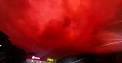 El cielo de Caracas se ti�e de rojo y las im�genes se vuelven virales