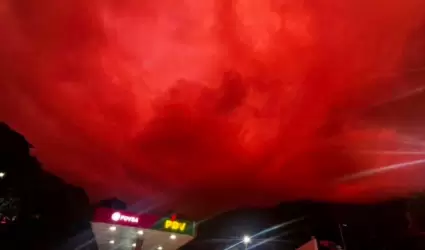 El cielo de Caracas se ti�e de rojo y las im�genes se vuelven virales