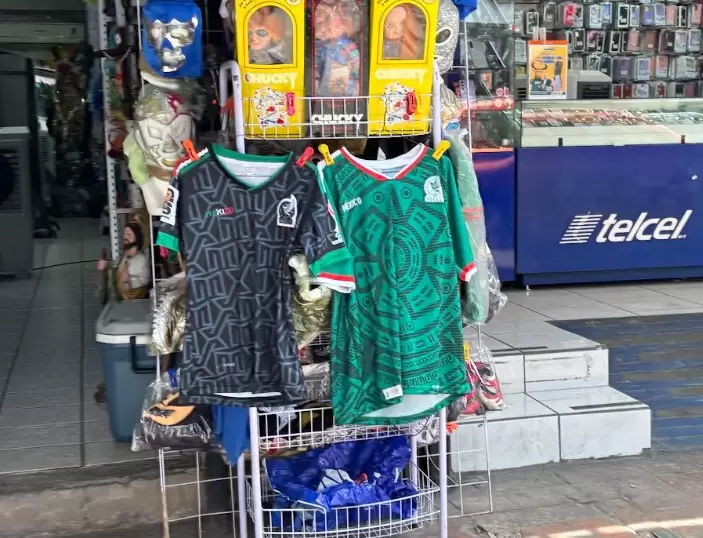 Venta de playeras de la Selección Mexicana.
