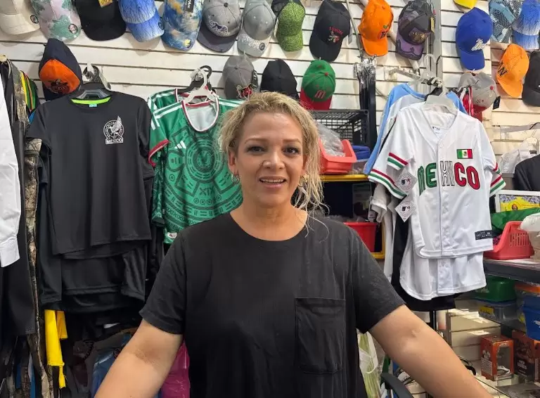 Venta de playeras de la Selección Mexicana.