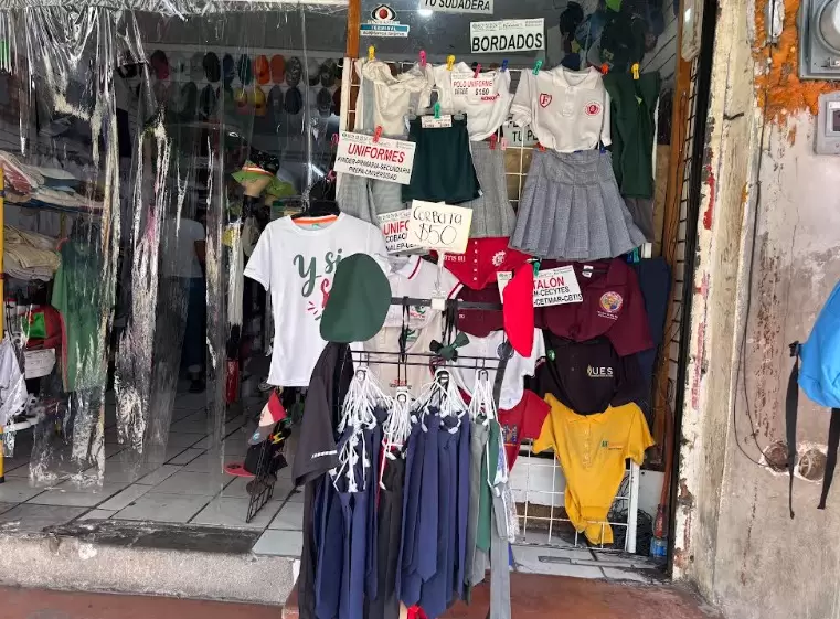 Venta de playeras de la Selección Mexicana.