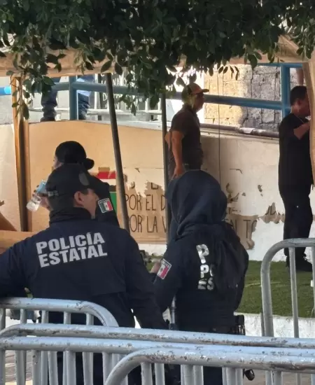 Desalojan a manifestantes de Covafam del Congreso