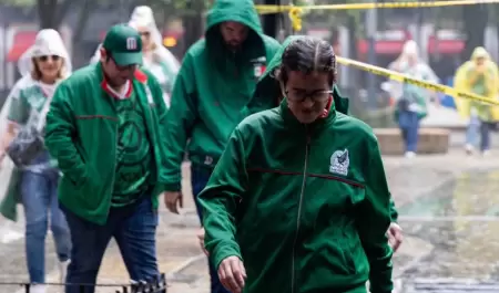 Tormenta retrasa el M�xico contra Inglaterra