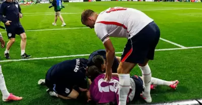 Jordan Henderson sufre factura en los festejos de Inglaterra