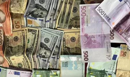 Billetes internacionales variados
