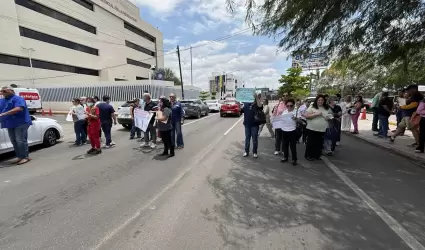 Bloqueo vial de trabajadores del CREE