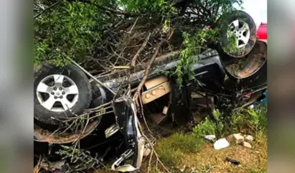 volcamiento de un veh�culo en el tramo �muris a Nogales.