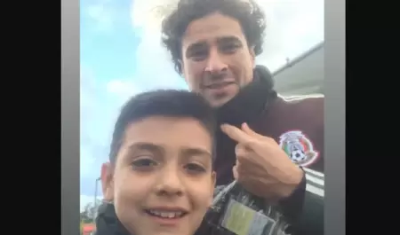 Gilberto Mora y Memo Ochoa.