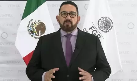 Renuncia Ulises Lara a la FGR