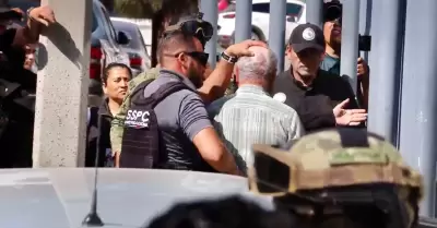 Ruffo Appel es trasladado a la FGR en Tijuana