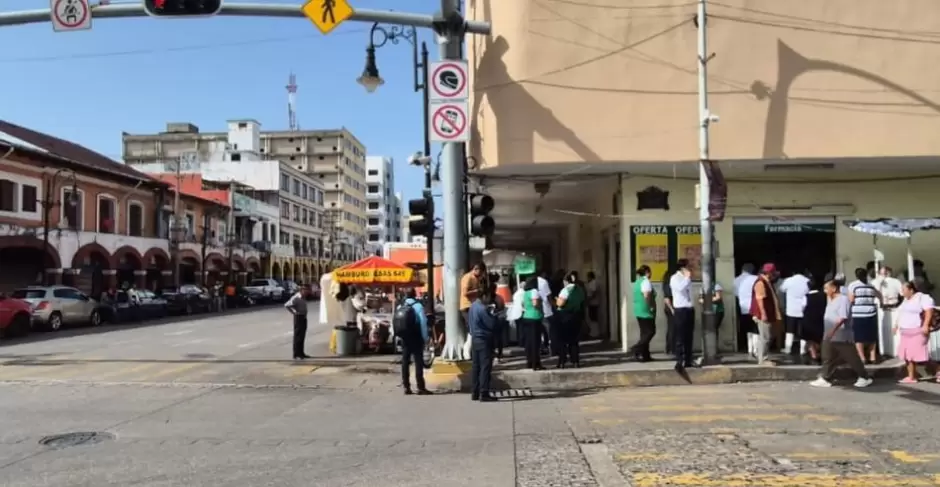Evacuación de edificios públicos en Tabasco