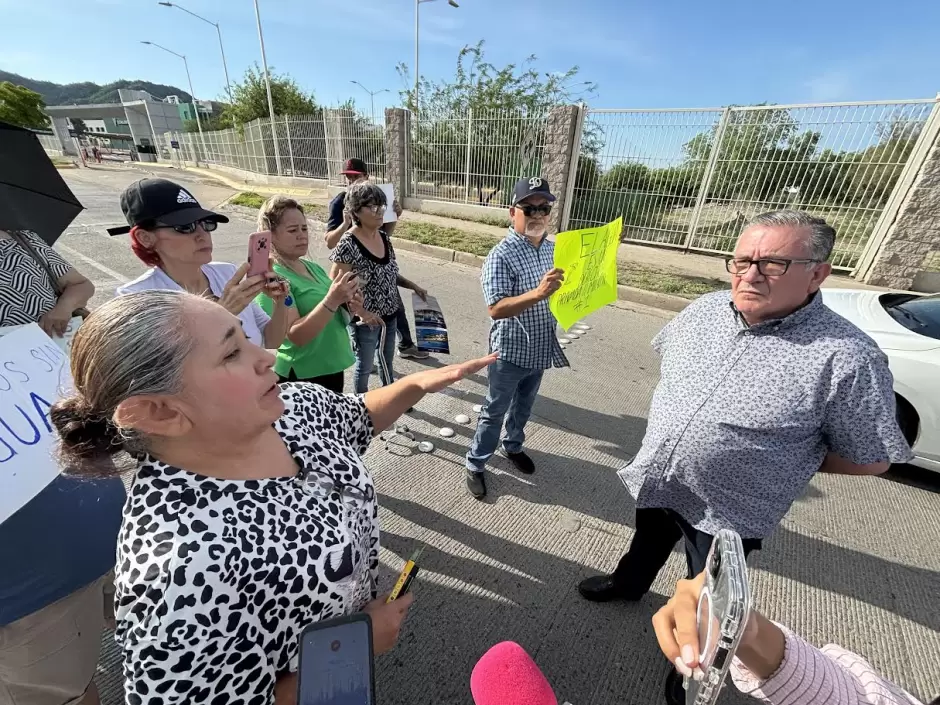 Manifestaci�n por desabasto de agua en Privada del Mirador