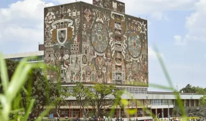 Biblioteca Central de la UNAM con sus murales ic�nicos en Ciudad de M�xico