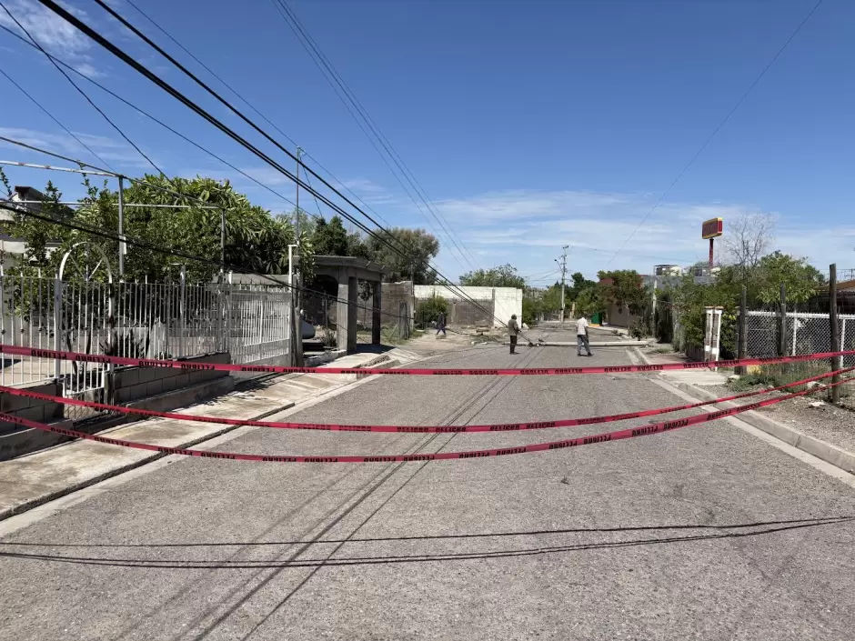 Ca�da de poste en la colonia Palo Verde