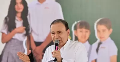 Entrega de uniformes escolares