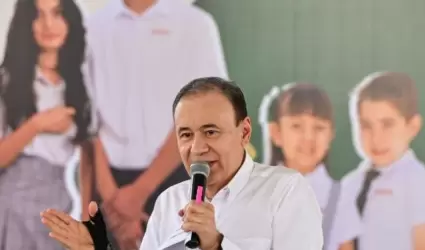 Entrega de uniformes escolares