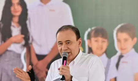 Entrega de uniformes escolares
