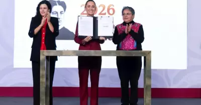 Firma de decreto para fortalecer la transparencia