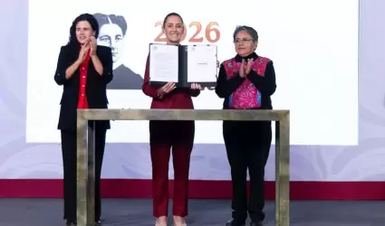 Firma de decreto para fortalecer la transparencia