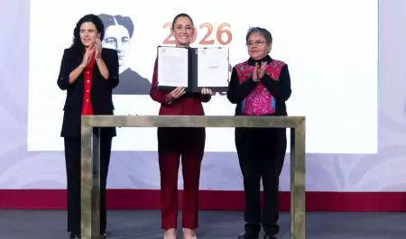 Firma de decreto para fortalecer la transparencia