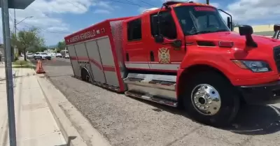M�quina extintora de bomberos cae en socav�n