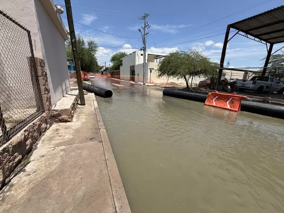 Fuga de aguas negras en el Sahuaro